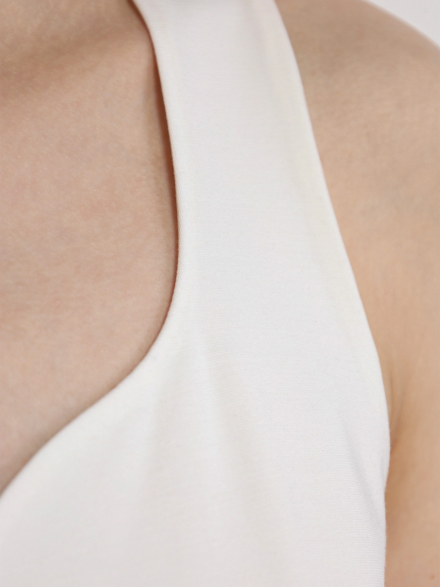 Майка белого цвета прямого кроя